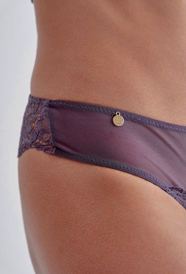 braguita magoa color morado, detalle marca
